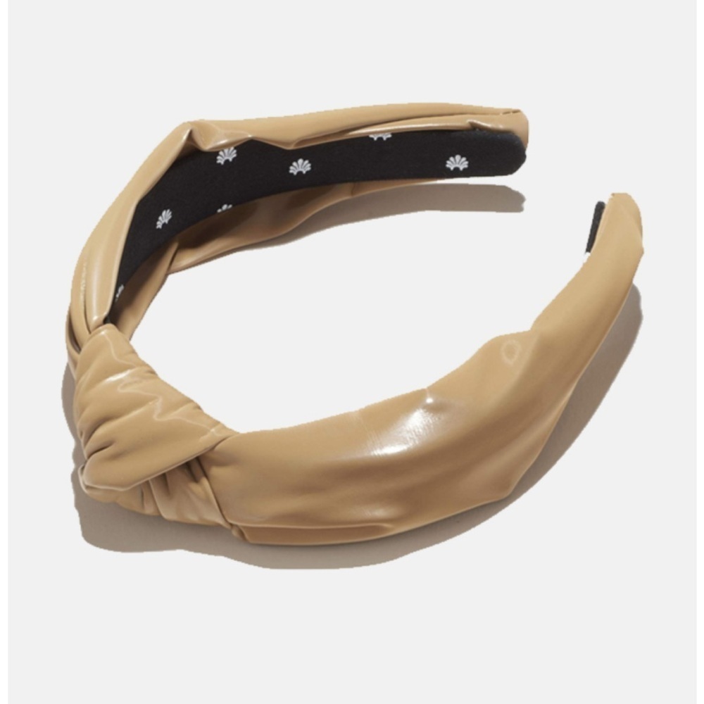 LELE SADOUGHI FAUX LEATHER KNOT
HEADBAND GINGERBREAD TAN